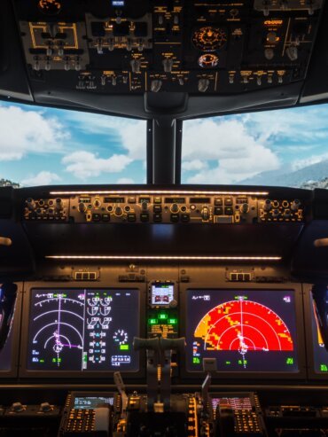 B737 MAX simulator for pilot training