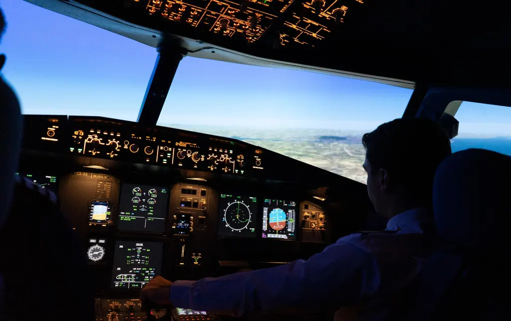 Integrated ATPL Course | Airline Pilot Training in 24 months 16 cgjfhygku